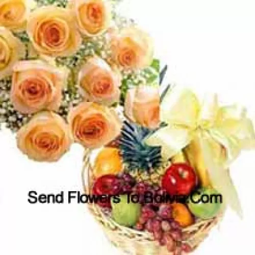 Bouquet de 11 roses orange avec panier de fruits frais de 3 kg