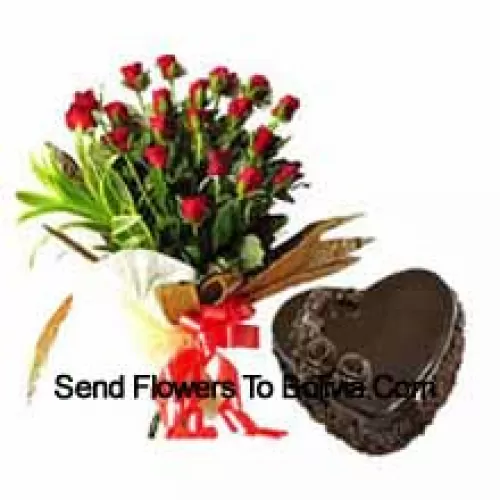 Un bouquet de 25 roses rouges avec un gâteau au chocolat en forme de cœur de 1 kg
