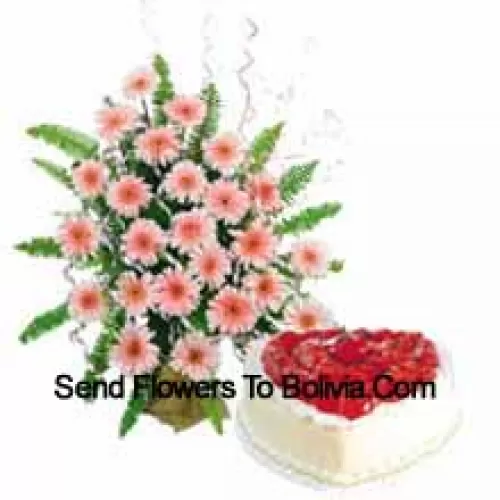 Panier de 25 gerberas roses accompagné d'un gâteau à la vanille en forme de cœur de 1 kg